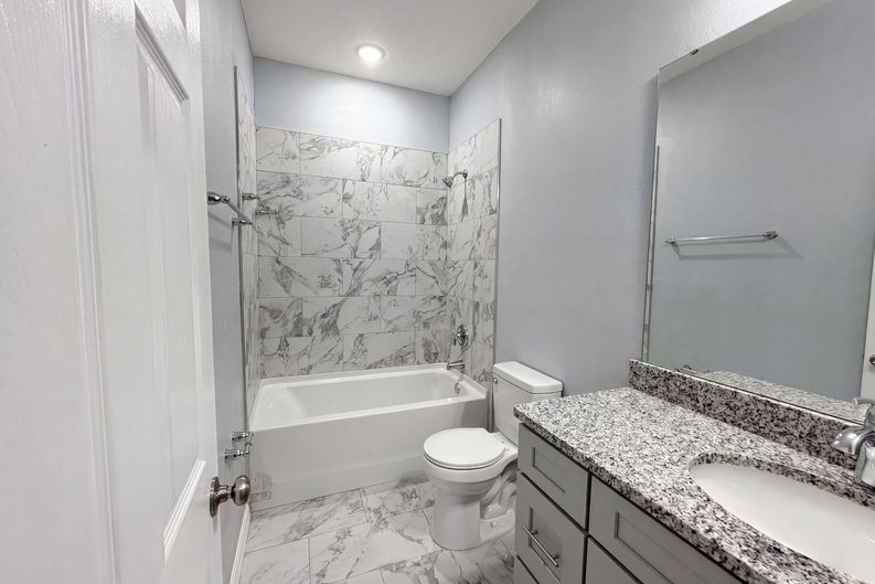Photo 16 of 27 of 1013 W 11th St, Sanford, FL