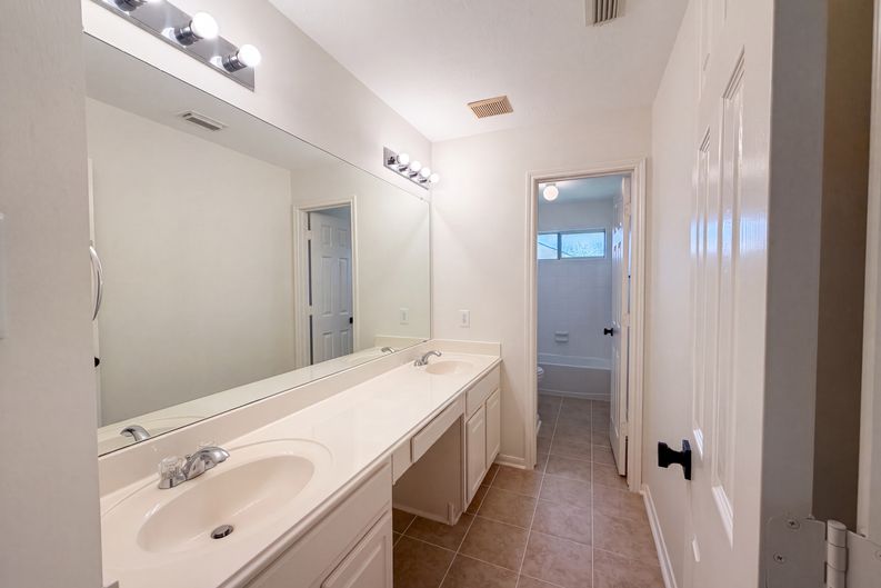 Photo 21 of 38 of 11314 Sailwing Creek Ct, Pearland, TX