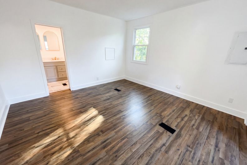 Photo 4 of 18 of 410 Madison St, Roanoke Rapids, NC