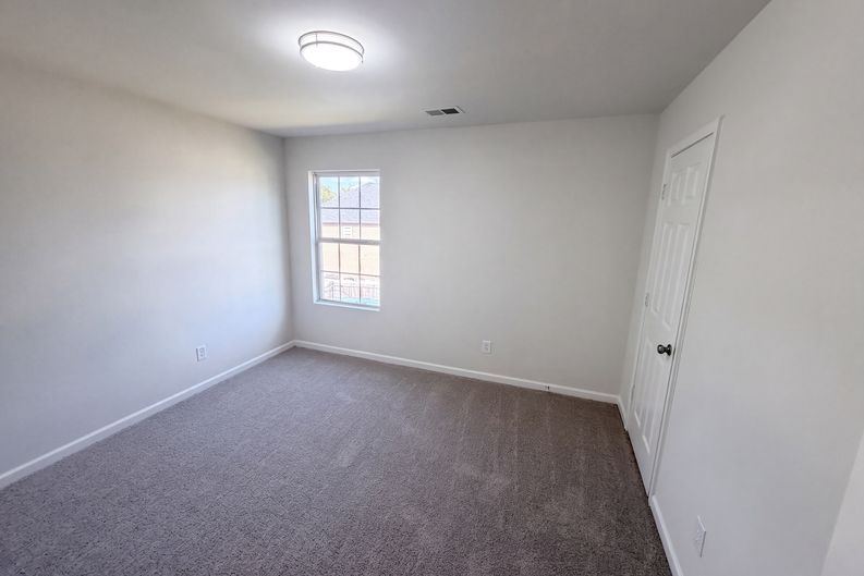 Photo 10 of 19 of 7402 Walton Hl, Fairburn, GA