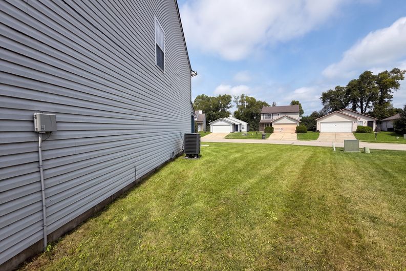 Photo 33 of 35 of 11307 Narrowleaf Dr, Indianapolis, IN