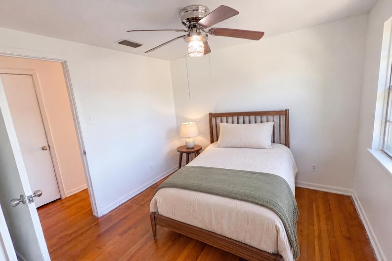 Photo 19 of 27 of 736 W Borden St, Sinton, TX