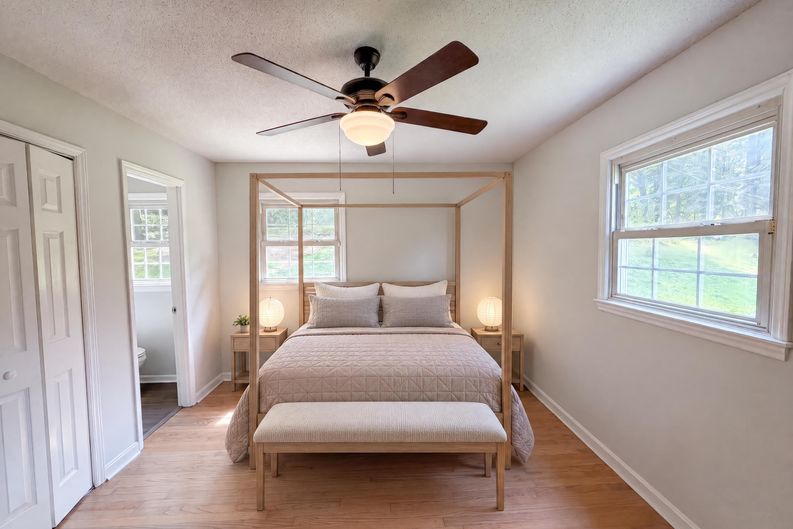 Photo 13 of 17 of 529 Timberlane Dr, Mount Holly, NC