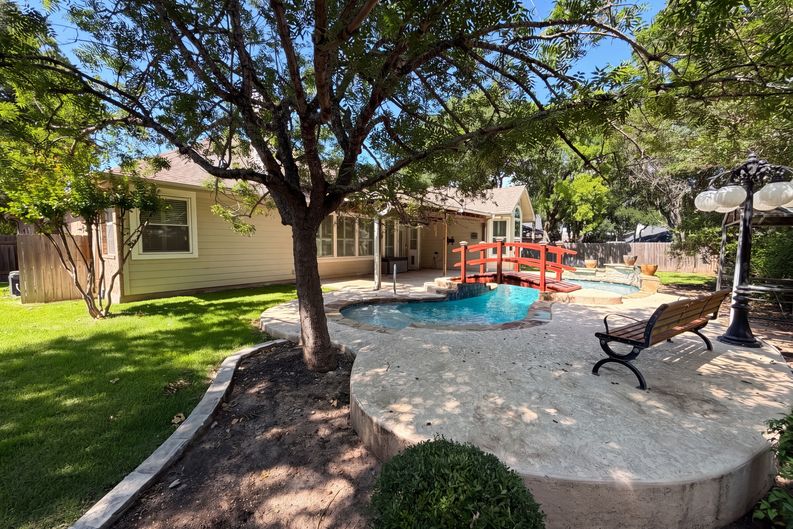 Photo 22 of 24 of 117 Brentwood Dr, Georgetown, TX
