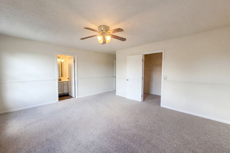 Photo 4 of 29 of 4625 Kenross Dr, Columbus, OH