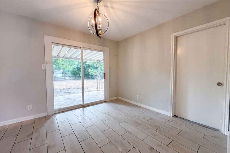 Photo 6 of 16 of 102 Dartmoor Dr, Schertz, TX