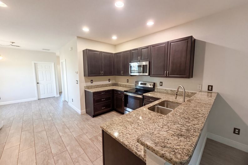Photo 12 of 20 of 758 NE Hawks Ridge Way, Port Saint Lucie, FL