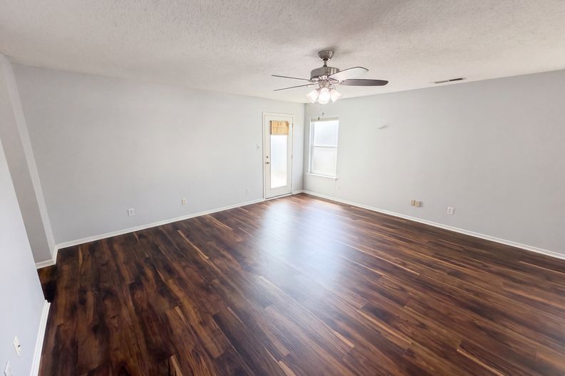 Photo 8 of 27 of 14301 Weeping Cherry Dr, Fishers, IN
