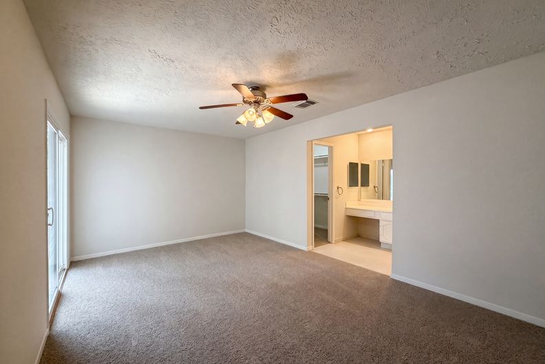 Photo 4 of 18 of 2503 Whispering Springs Dr, Spring, TX