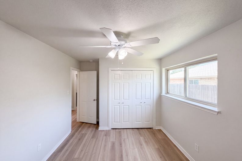 Photo 4 of 21 of 220 Grand Meadow Dr, Fort Worth, TX