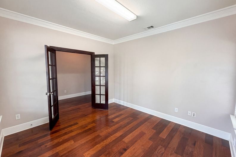 Photo 14 of 32 of 10330 Sandbar Dr, Irving, TX