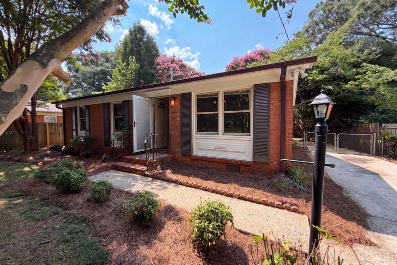 Photo 18 of 23 of 713 Ridgedale Ct, Charlotte, NC