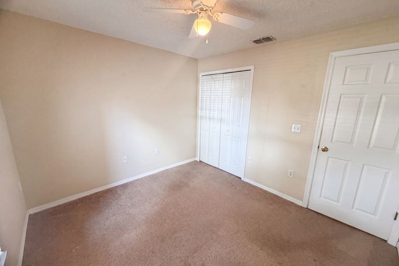 Photo 4 of 28 of 262 SW Panther Trce, Port Saint Lucie, FL