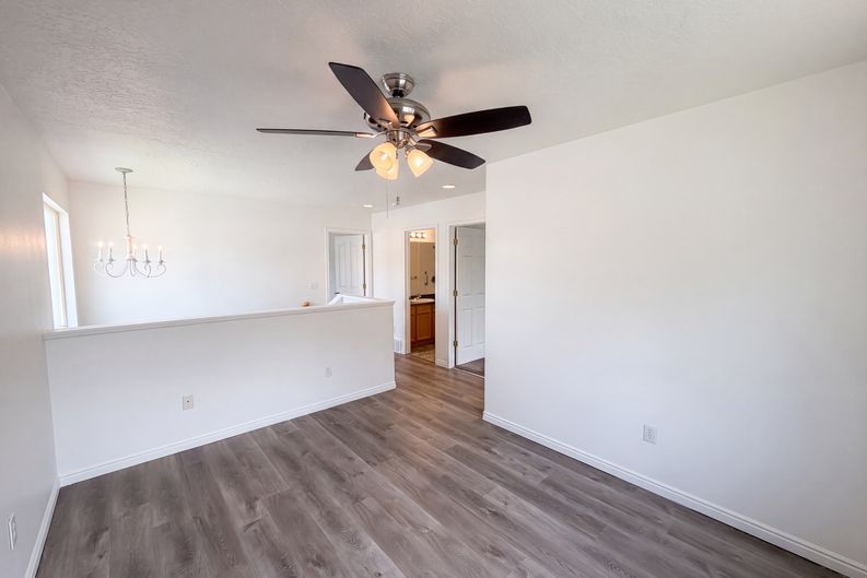Photo 5 of 20 of 6943 W Bamburgh Way, West Valley City, UT