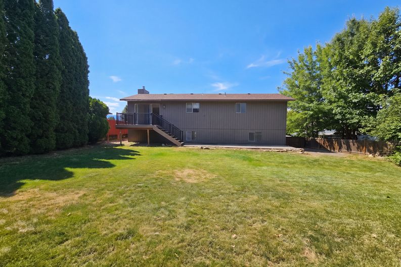 Photo 5 of 19 of 611 Marcie Ct, East Wenatchee, WA