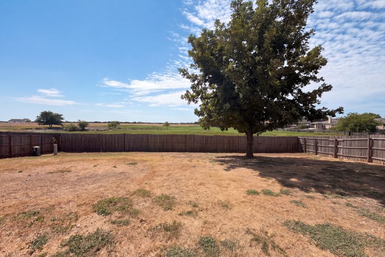 Photo 5 of 31 of 2408 Mikulec Dr, Killeen, TX