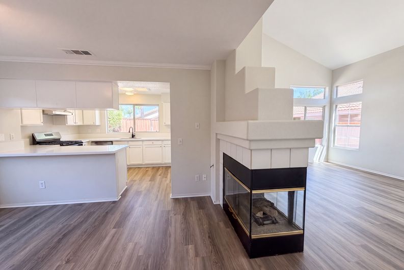Photo 10 of 28 of 43390 Corte Almeria, Temecula, CA