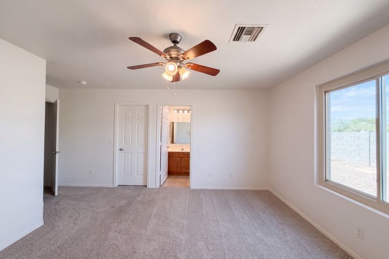 Photo 4 of 26 of 10564 W Buena Vista Dr, Arizona City, AZ