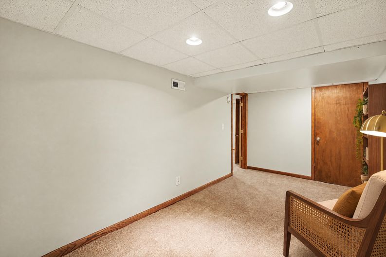 Photo 21 of 28 of 811 Leecrest St NW, Massillon, OH