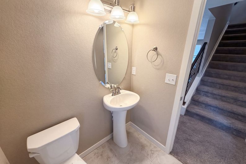 Photo 8 of 20 of 15738 E Broncos Pl, Englewood, CO