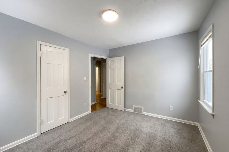 Photo 9 of 19 of 17409 Mapleboro Ave, Maple Heights, OH