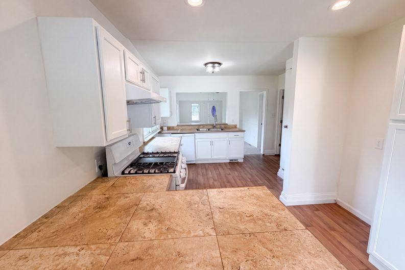 Photo 13 of 17 of 21420 Jefferson St, Farmington Hills, MI