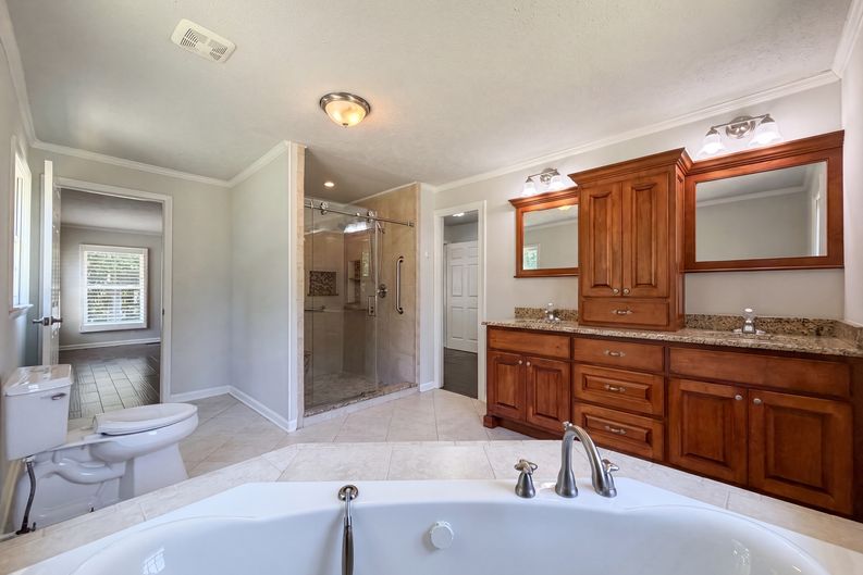 Photo 6 of 17 of 5416 Shipman Rd, Hope Mills, NC