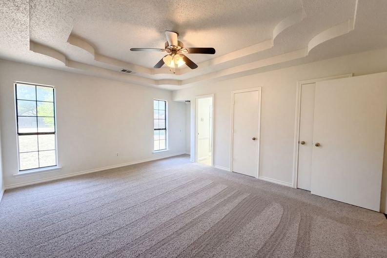 Photo 4 of 21 of 133 Jason Dr, Red Oak, TX