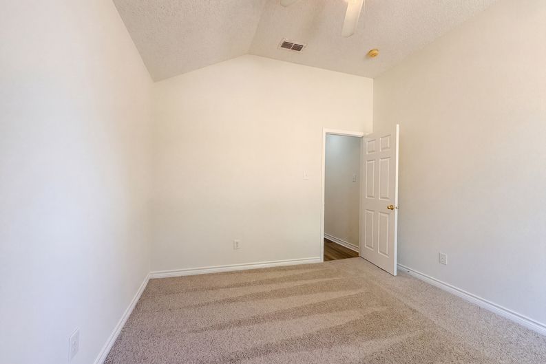 Photo 17 of 24 of 2915 Olympia Dr, Grand Prairie, TX
