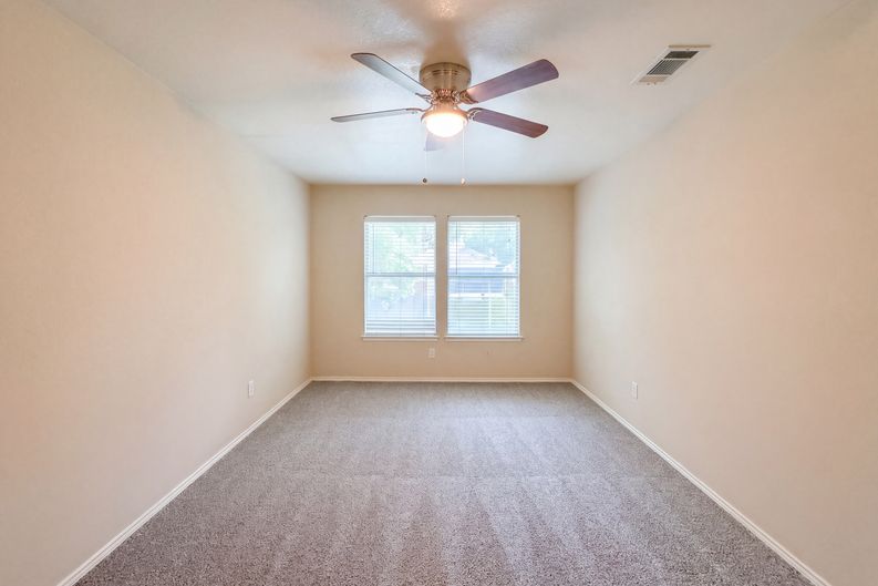 Photo 15 of 27 of 106 Forestview Rd, Hickory Creek, TX