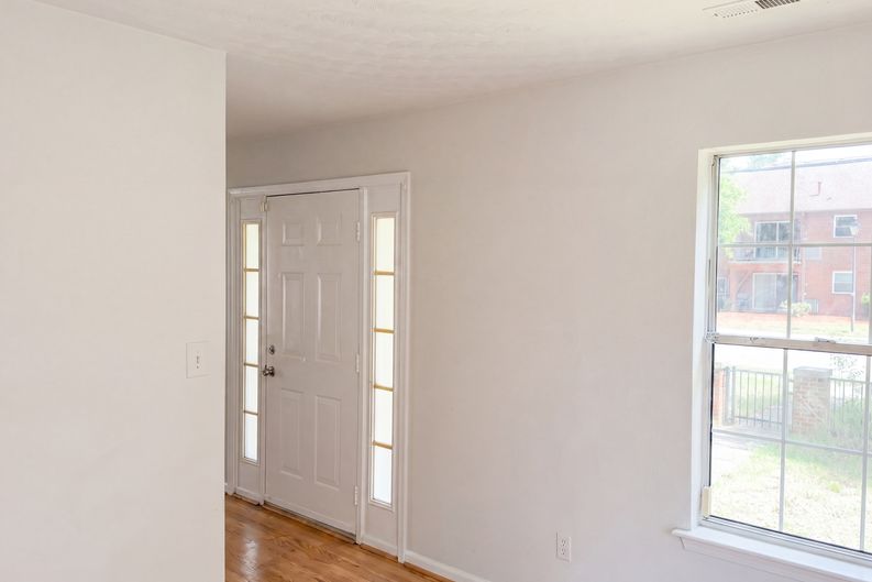 Photo 8 of 25 of 625 E Princess Anne Rd, Norfolk, VA
