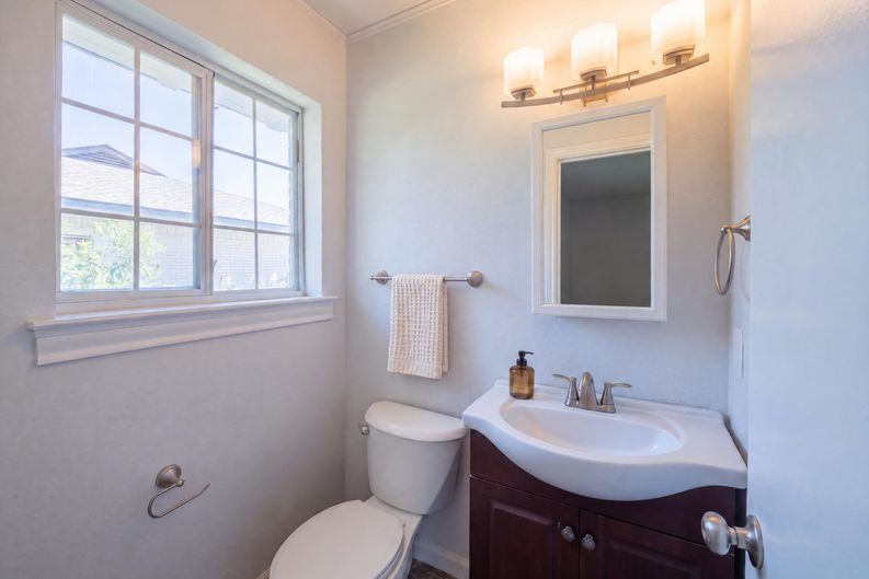 Photo 15 of 20 of 2415 Barnes Bridge Rd, Dallas, TX