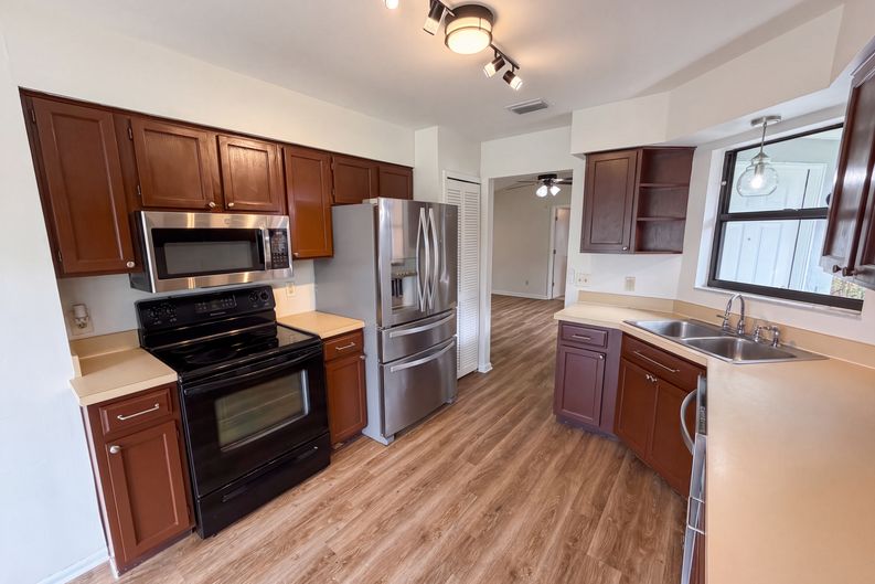 Photo 9 of 25 of 10033 Creekwater Blvd, Orlando, FL