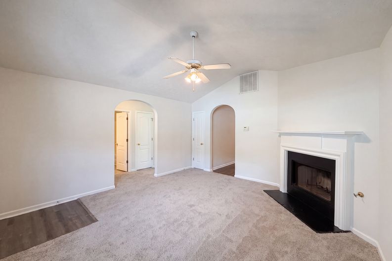 Photo 11 of 18 of 10543 Crabtree Dr, Jonesboro, GA