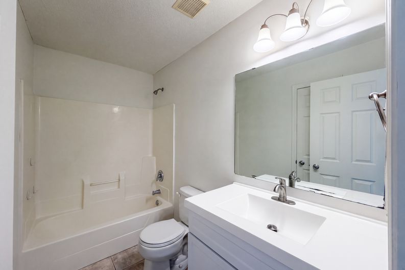 Photo 13 of 20 of 7476 Hampton Ln, Shakopee, MN