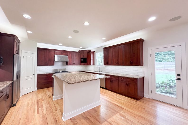 Photo 6 of 20 of 142 Bain Ln, Mooresville, NC