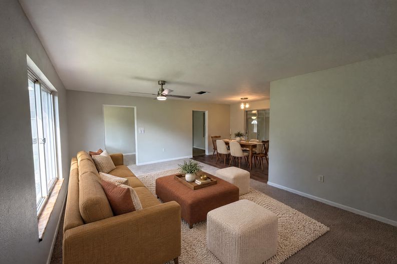 Photo 11 of 24 of 411 W Seminole Ave, Eustis, FL