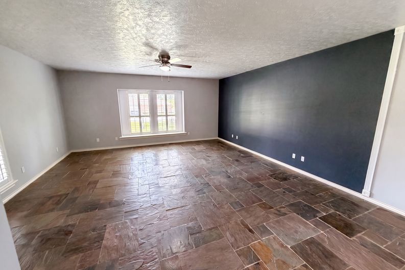Photo 8 of 19 of 7934 Round Rock Dr, Houston, TX