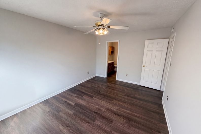 Photo 4 of 20 of 2027 Ferdinand Ct, Indianapolis, IN