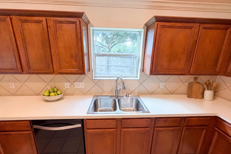 Photo 10 of 25 of 1028 Rio Grande St, League City, TX