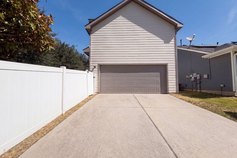 Photo 20 of 23 of 1700 Forsythe Dr, Savannah, TX