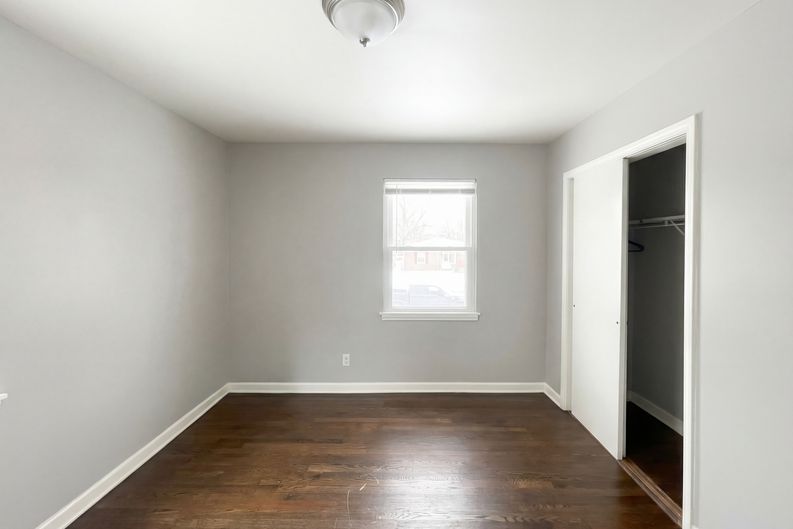 Photo 9 of 17 of 715 E 72nd Ter, Kansas City, MO
