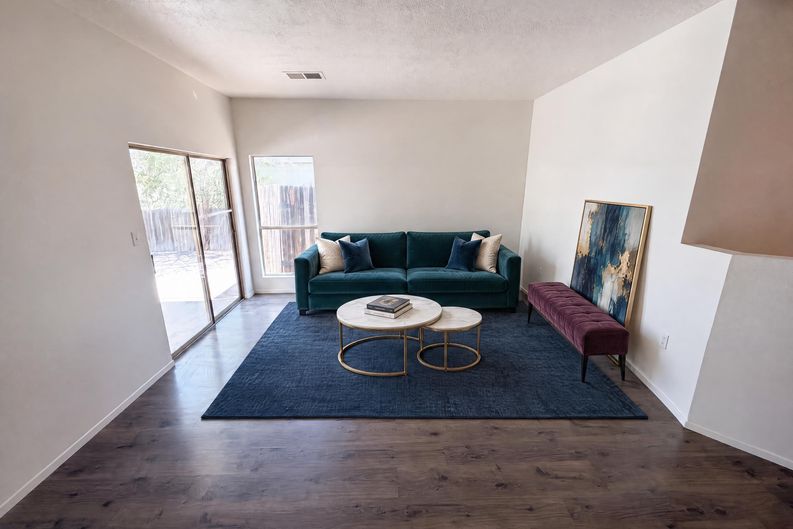 Photo 3 of 18 of 1610 Perma Dr NE, Rio Rancho, NM