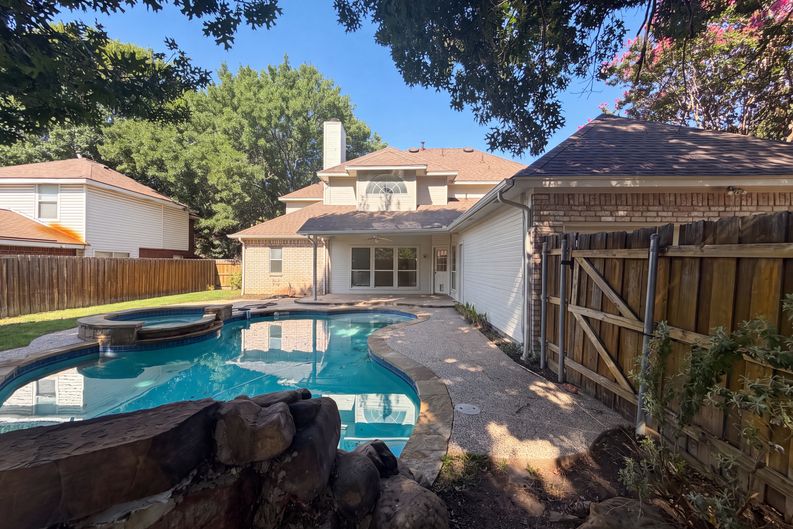 Photo 20 of 27 of 905 Ridgemont Dr, Allen, TX