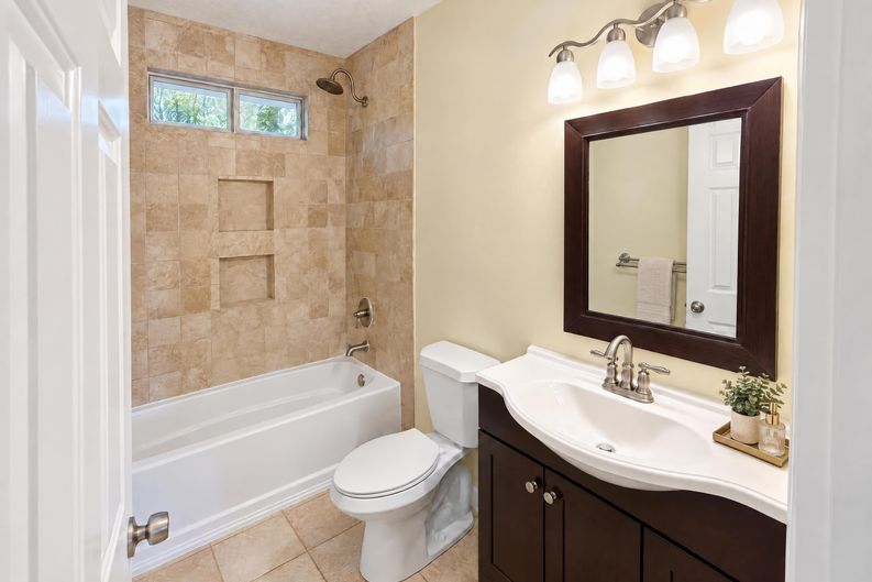 Photo 17 of 25 of 1454 Milford Ct S, Marietta, GA