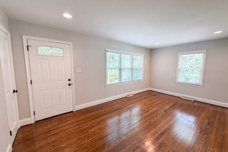 Photo 9 of 17 of 1712 N Roxboro St, Durham, NC