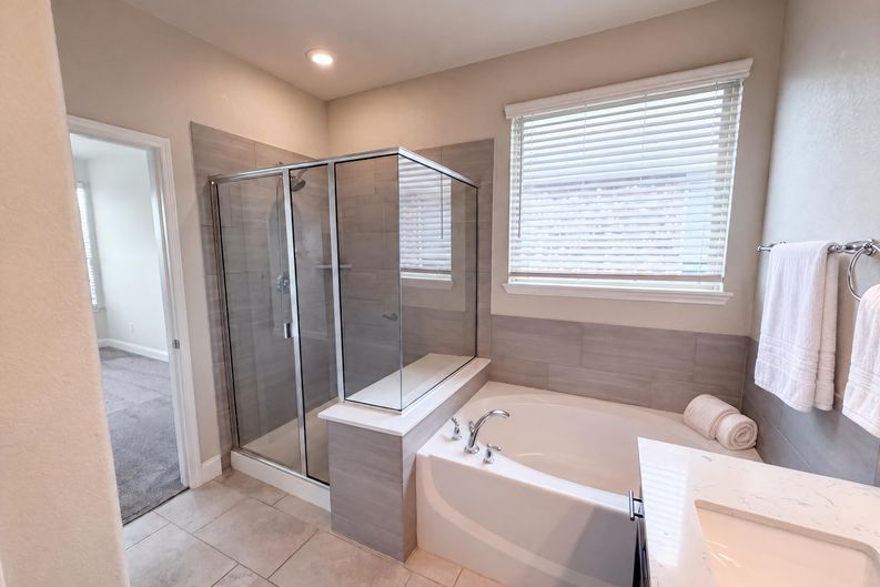 Photo 8 of 18 of 306 Duroc Dr, Hutto, TX