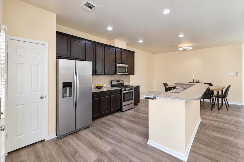 Photo 6 of 26 of 6516 Stoney Creek Dr, Pasadena, TX