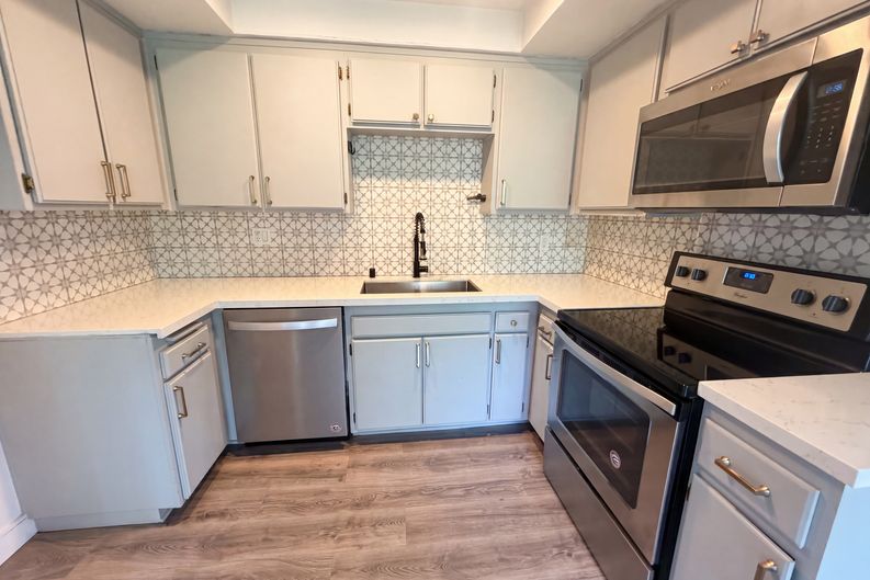 Photo 6 of 17 of 7300 Corbin Ave, Reseda, CA