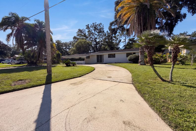 Photo 18 of 22 of 4040 Sierra Madre Dr S, Jacksonville, FL